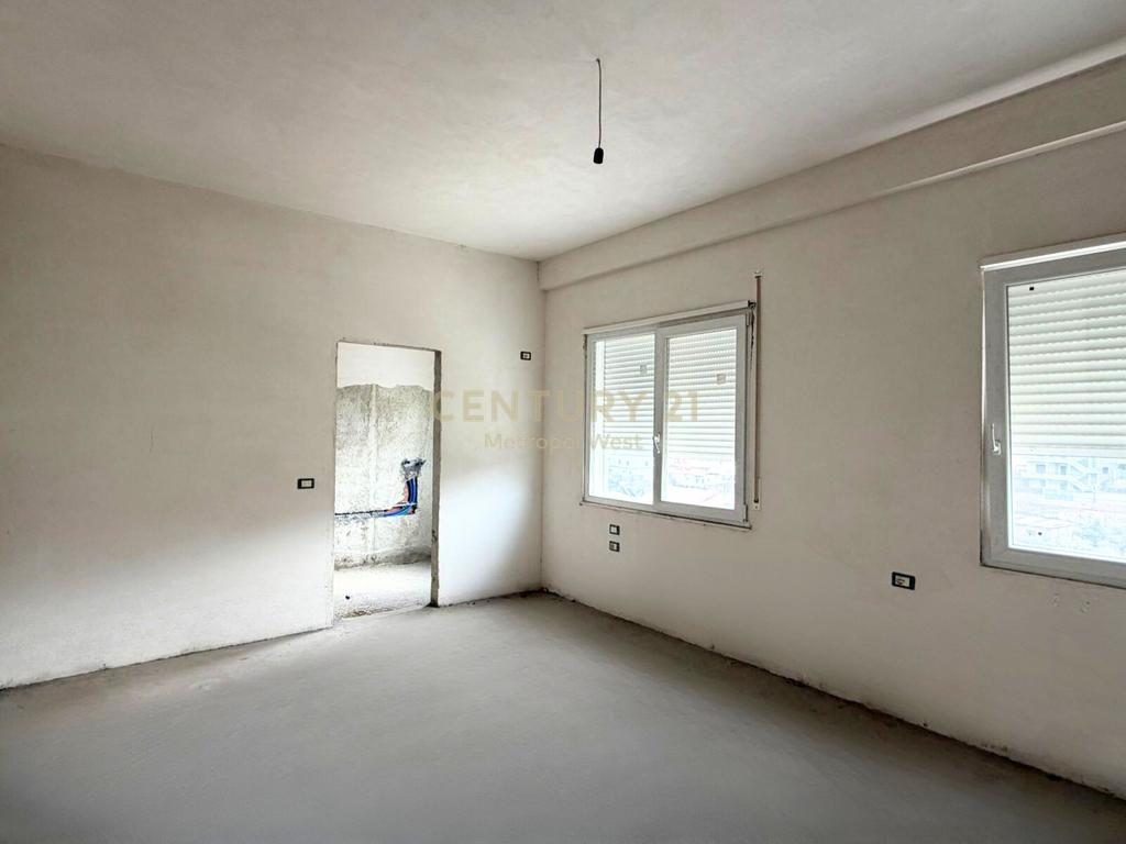 Penthouse për shitje në Misto Mame