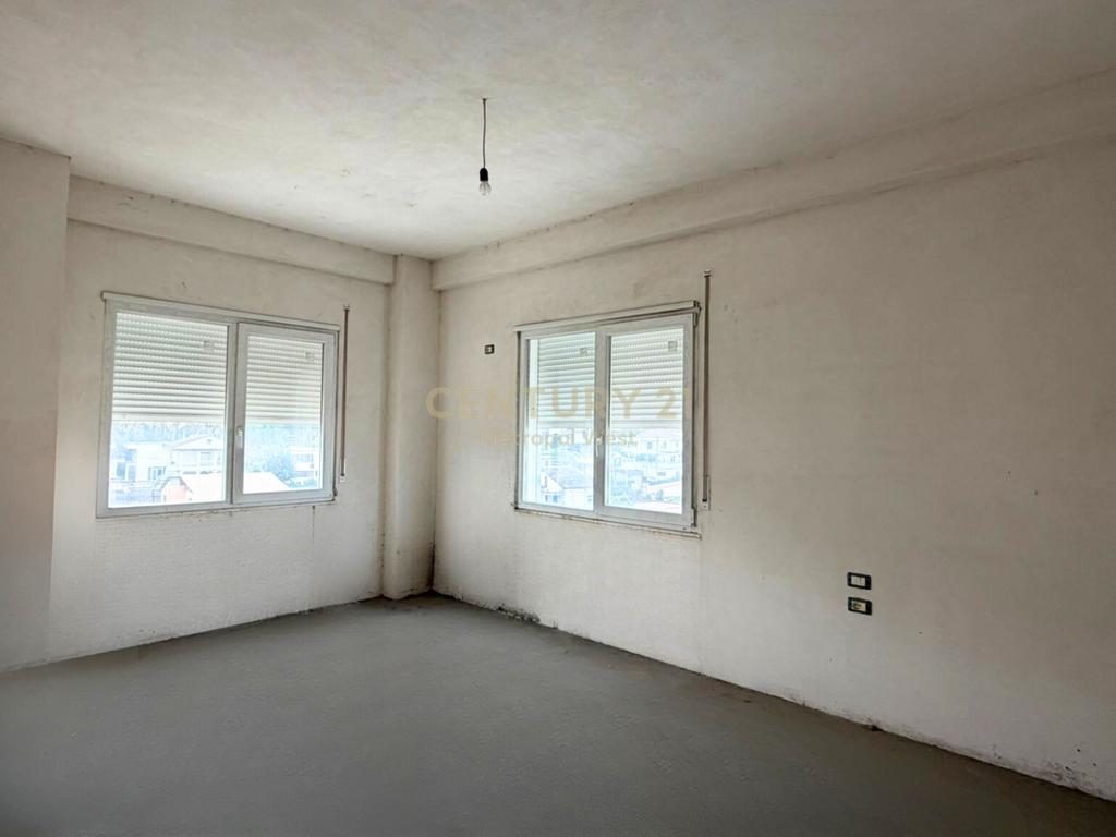 Penthouse për shitje në Misto Mame