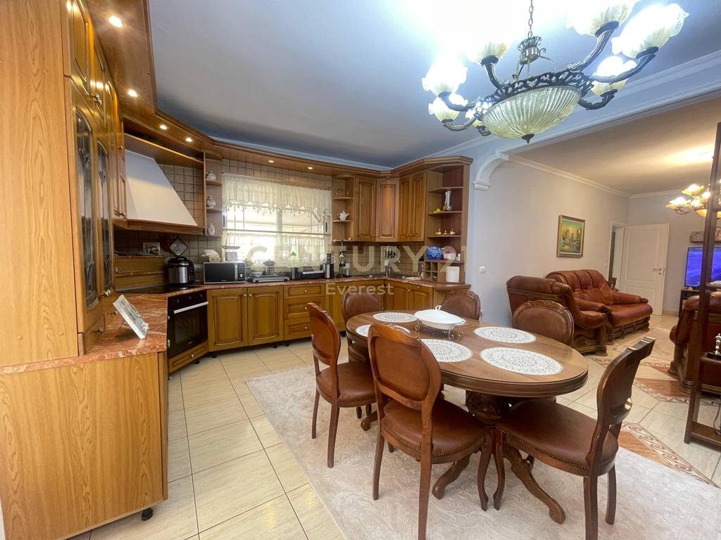 VASIL SHANTO, JAPIM ME QIRA APARTAMENT 3+1+2!
