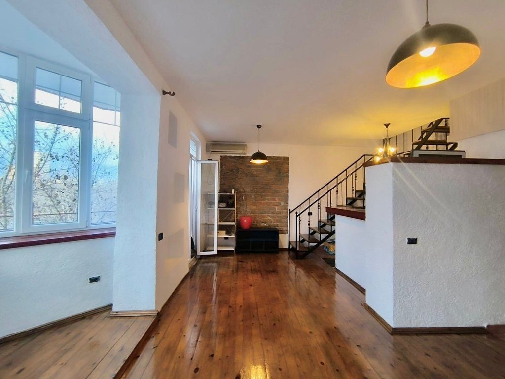 Duplex 2+1+2 Për  Qira në Ish Bllok, Pallatet Agimi, Tiranë
