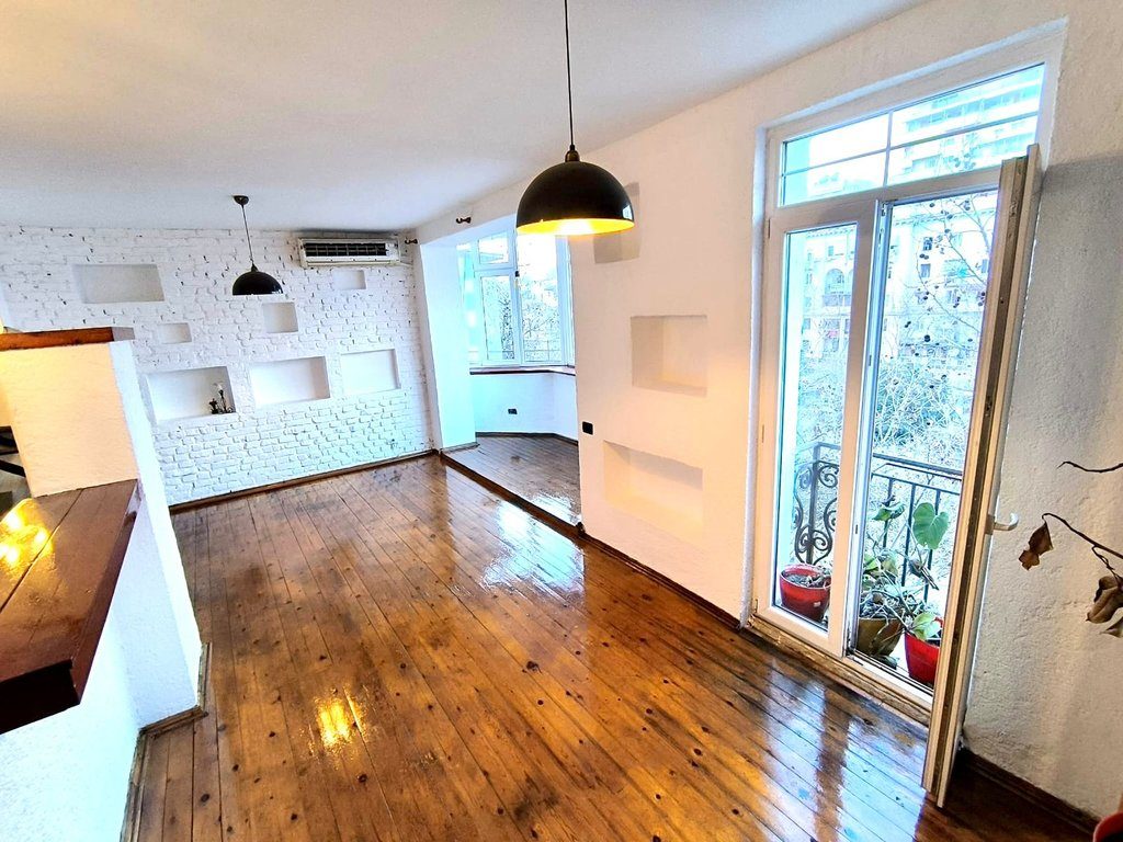 Duplex 2+1+2 Për  Qira në Ish Bllok, Pallatet Agimi, Tiranë