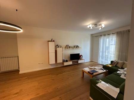 APARTAMENT 1+1 PER SHITJE NE KINOSTUDIO !