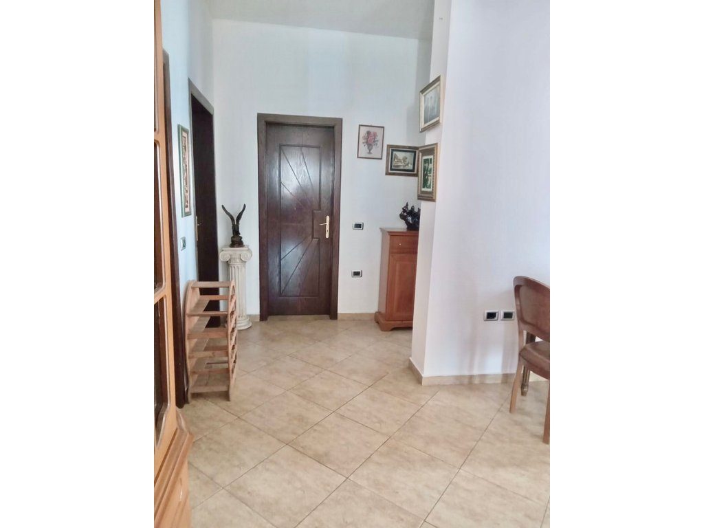Shtëpi 2+1 Me Qira në Ali Demi, Tiranë