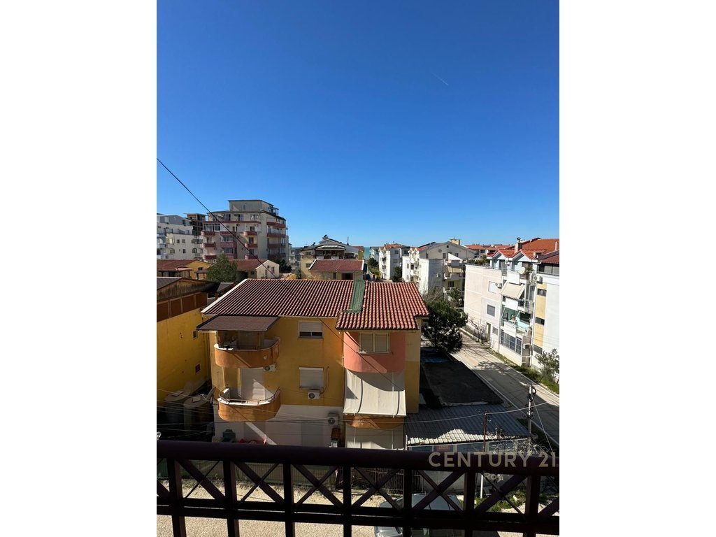 Shiten 2 Apartamente të Bashkuara në 1 – Golem, Pranë Detit
