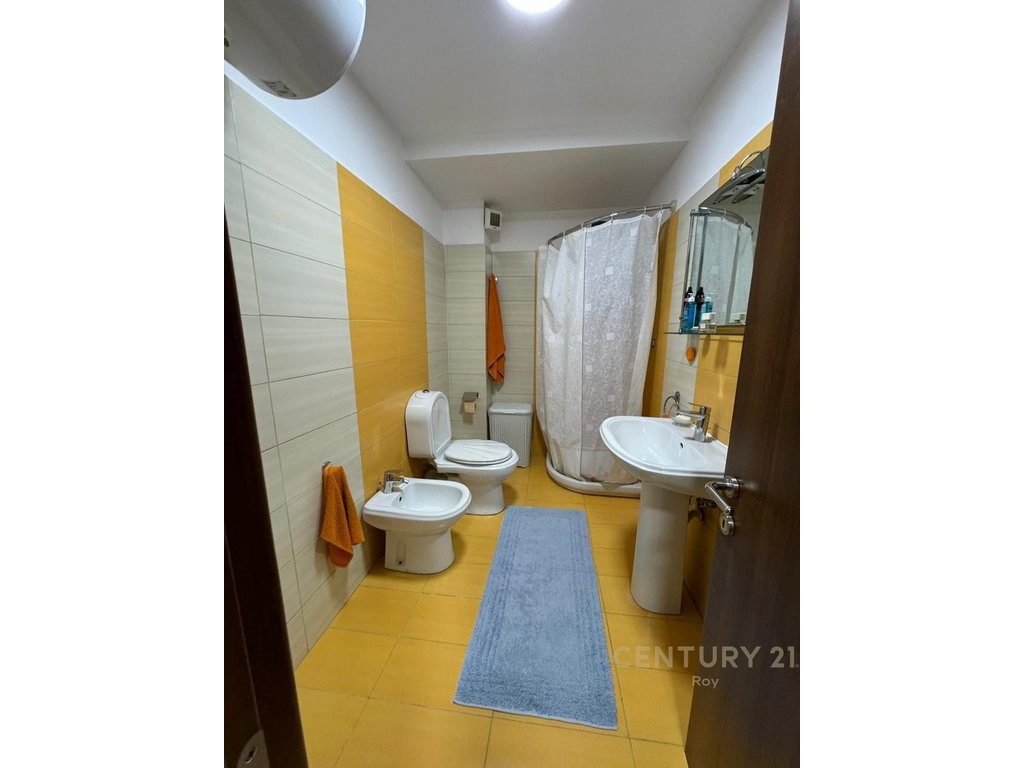 Shiten 2 Apartamente të Bashkuara në 1 – Golem, Pranë Detit