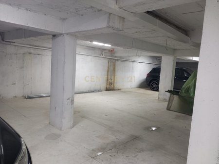 Parkim For Sale në Kombinat, Tiranë - 210.000€ | 394 m²