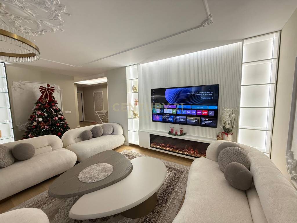 Shitet Apartament Luksoz 2+1+2 ne Qender