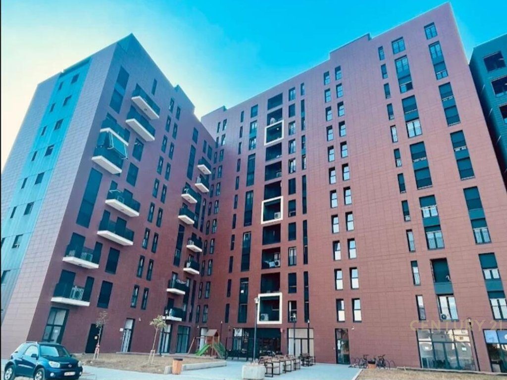 Shitet Ambient Komercial + 2 poste parkimi – Bulevardi i Ri, Tiranë!