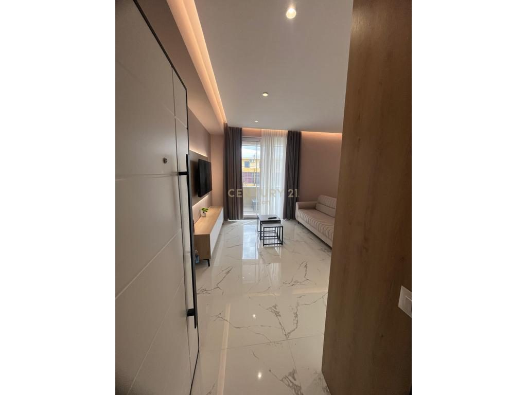 Apartament 2+1 Me Qira në Qendër të Golemit  !