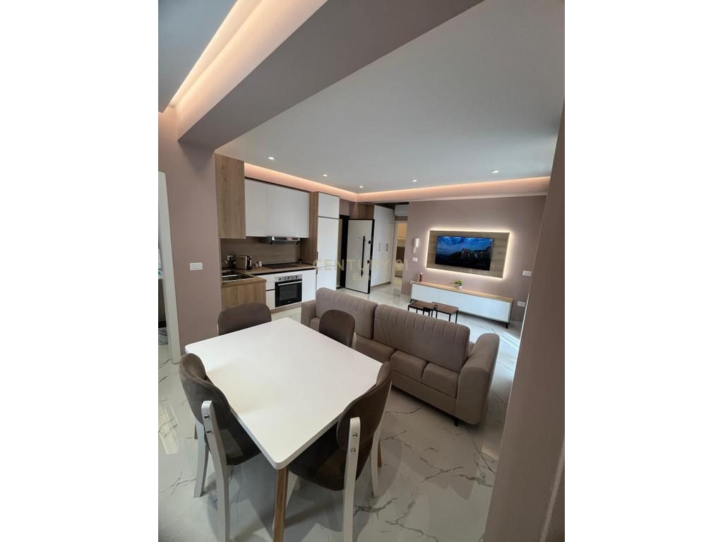 Apartament 2+1 Me Qira në Qendër të Golemit  !