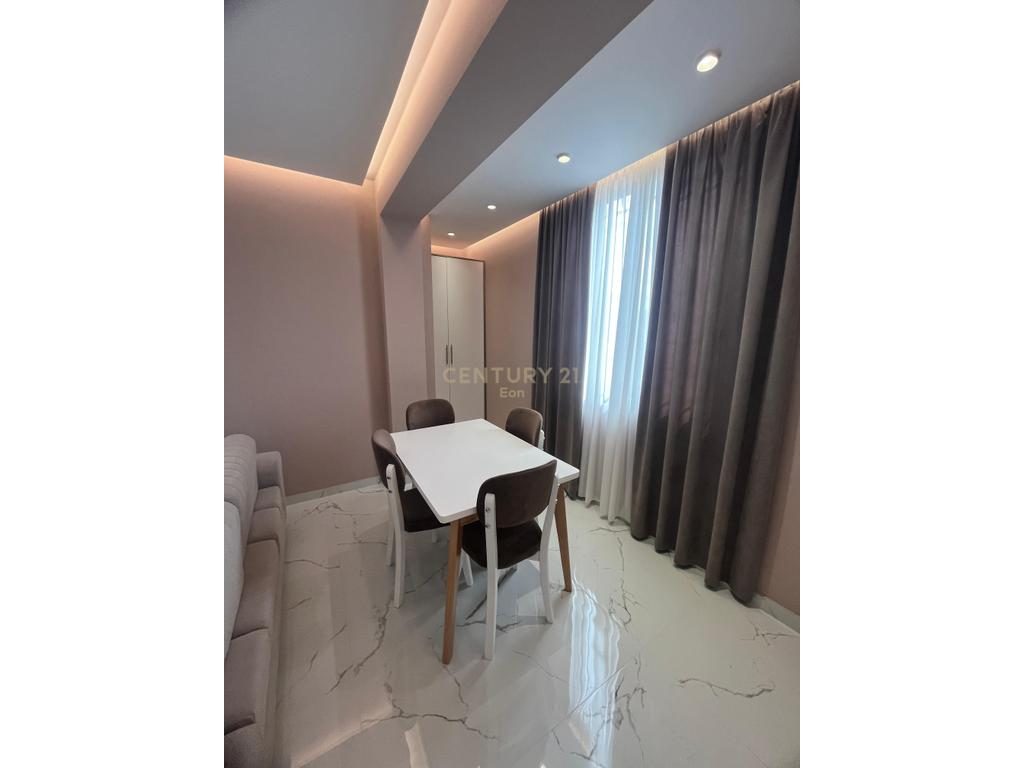Apartament 2+1 Me Qira në Qendër të Golemit  !