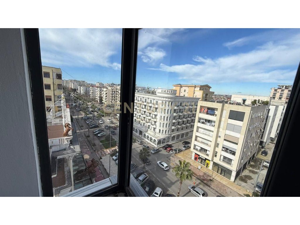 Shitet Apartament 2+1 Plazh Hekurudha 70 m²