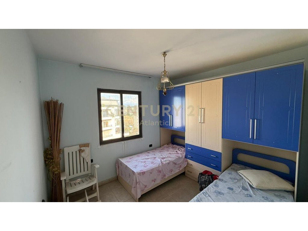 Shitet Apartament 2+1 Plazh Hekurudha 70 m²