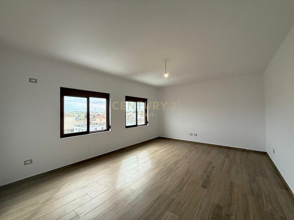 Apartament 3+1 Me Qira në Shkozet, Durrës - 700€ | 149 m²