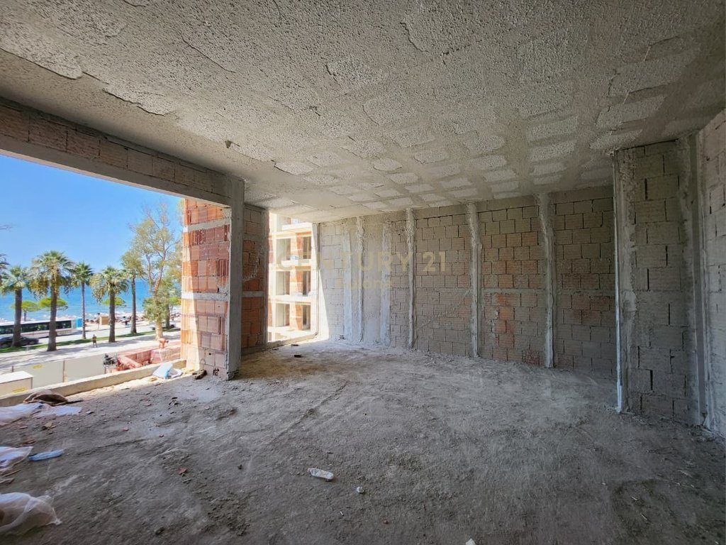 APARTAMENT 3+1 ME PAMJE NE DET REZIDENCA POSEIDON , LUNGOMARE - VLORE !