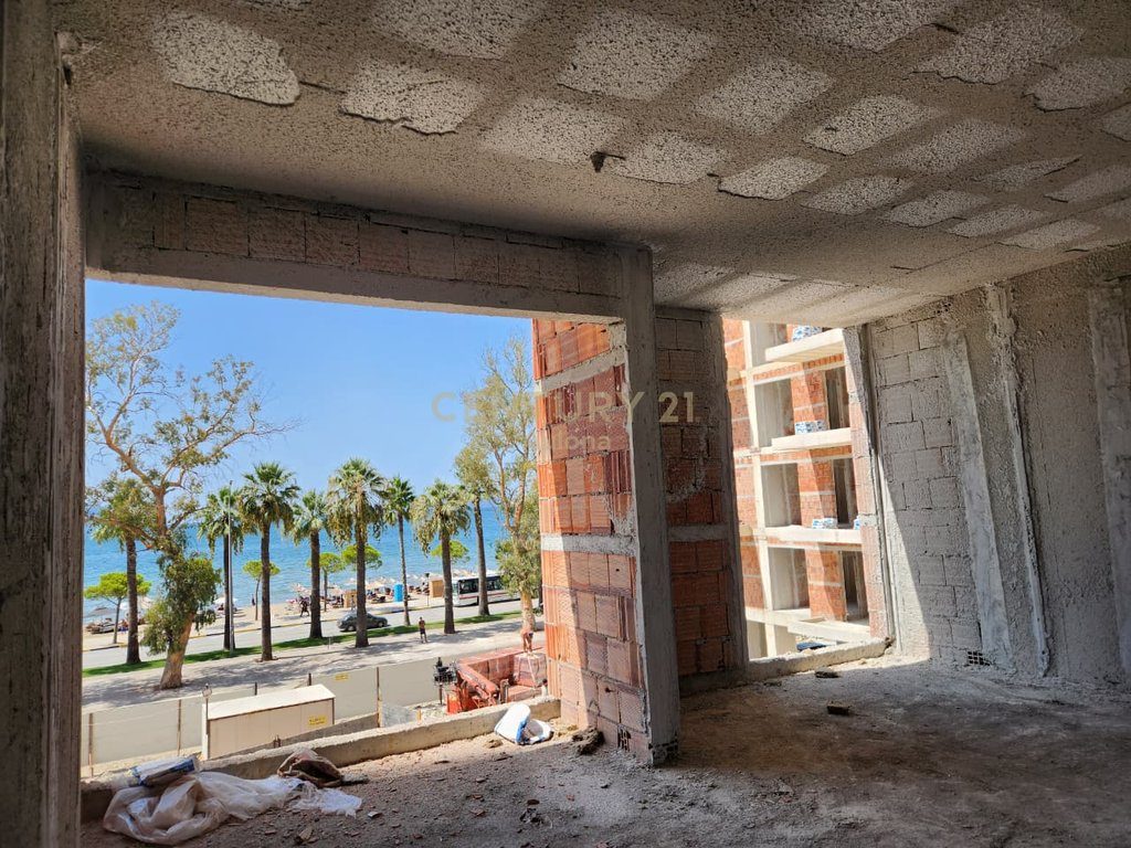 APARTAMENT 3+1 ME PAMJE NE DET REZIDENCA POSEIDON , LUNGOMARE - VLORE !