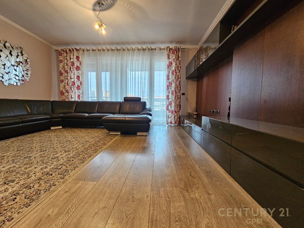 Shitet super Apartament 3+1+2 perball Delijorgjit!