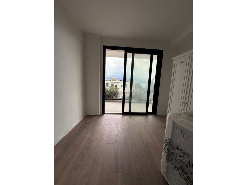 Investim Ekskluziv: Studio Openspace me Pamje Deti dhe Pishinë,Vlorë