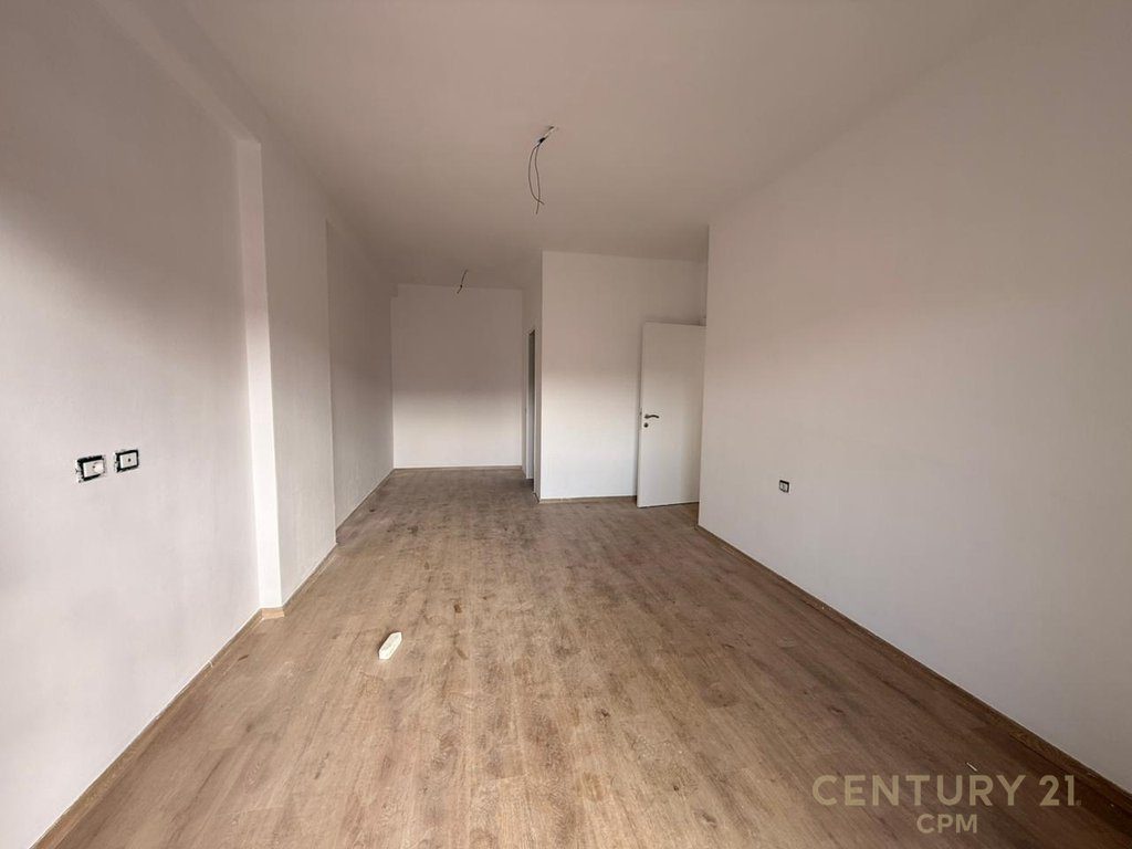 SHESIM APARTAMENT 2+1+2  RR. ELBASANIT TEK XIBRAKU!