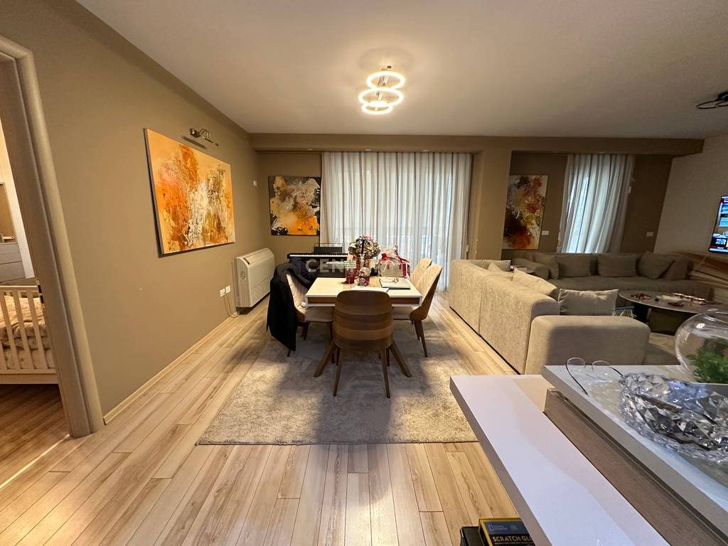 Shitet apartament 2+1+2