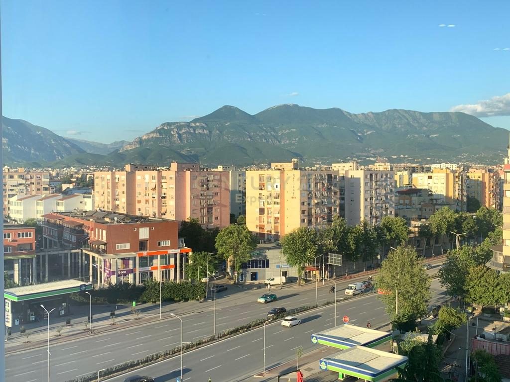 APARTAMENT 2+1+2 DHE POST PARKIMI PER QIRA NE RRUGEN DRITAN HOXHA!