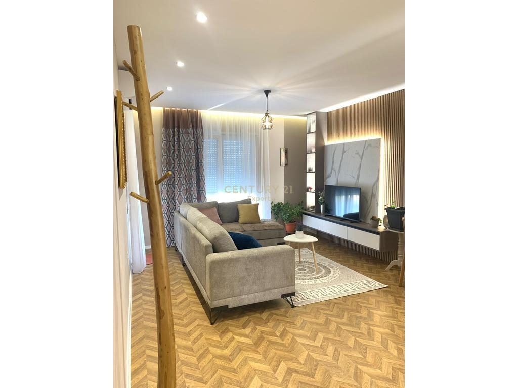 APARTAMENT 2+1+2 DHE POST PARKIMI PER QIRA NE RRUGEN DRITAN HOXHA!