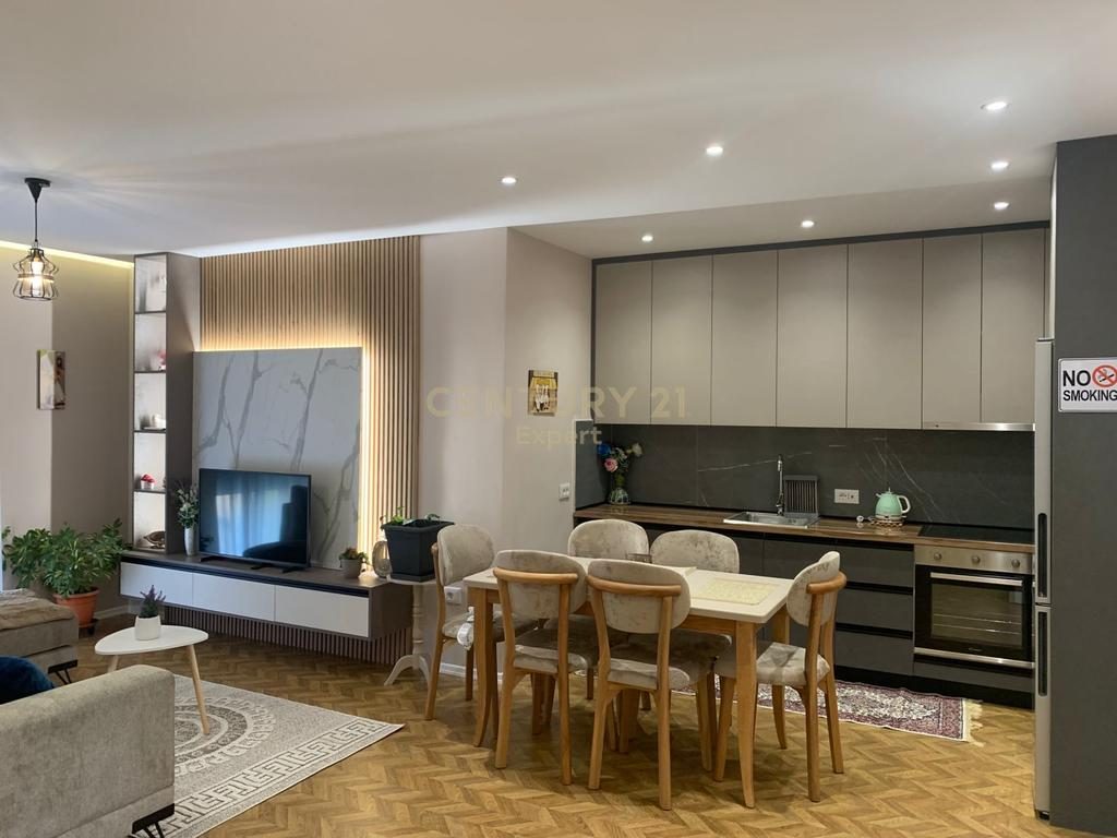 APARTAMENT 2+1+2 DHE POST PARKIMI PER QIRA NE RRUGEN DRITAN HOXHA!