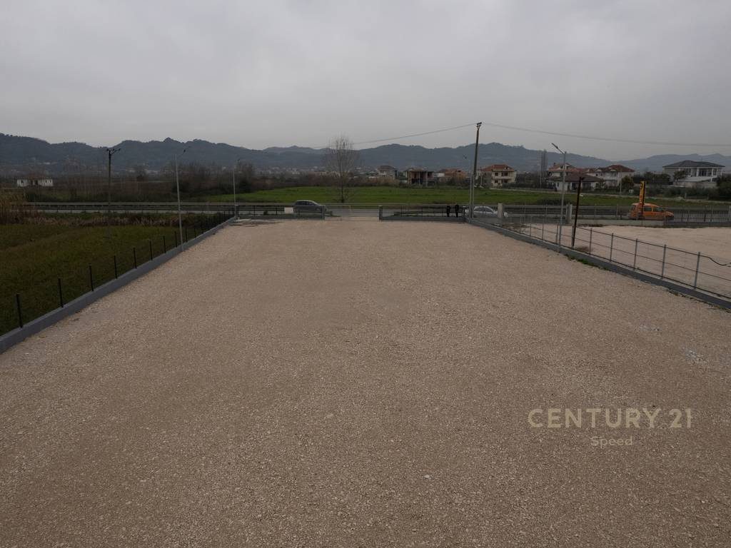 Jepet me Qira Toke 1600m2 Afer Rinasit
