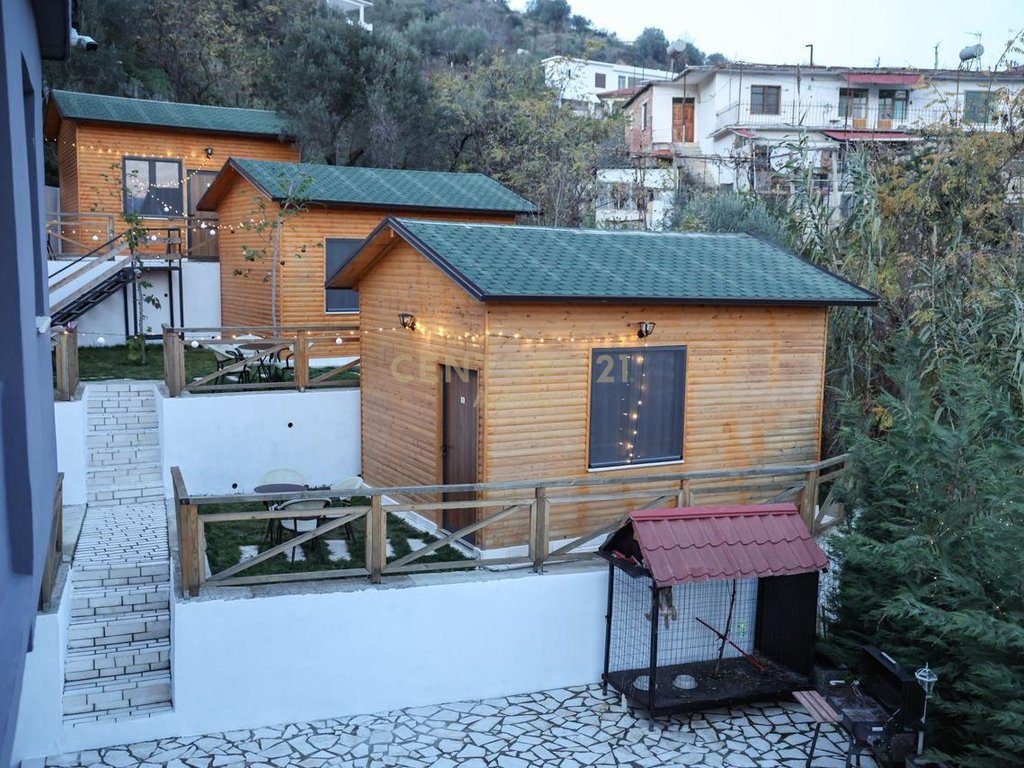 Hostel & Shtëpi Druri në Shitje në Berat