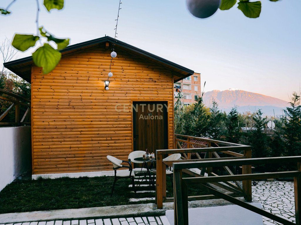 Hostel & Shtëpi Druri në Shitje në Berat