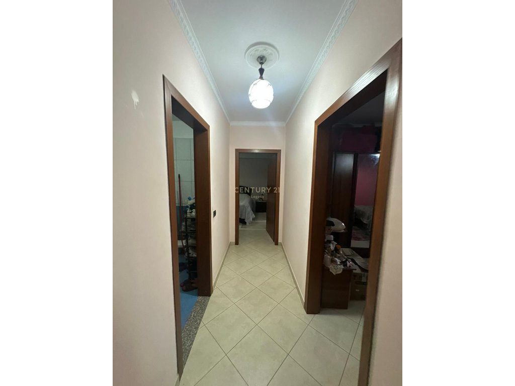 Shitet apartament 3+1 (i konvertuar nga 2+1) në Fresk – Kompleksi Rafaelo