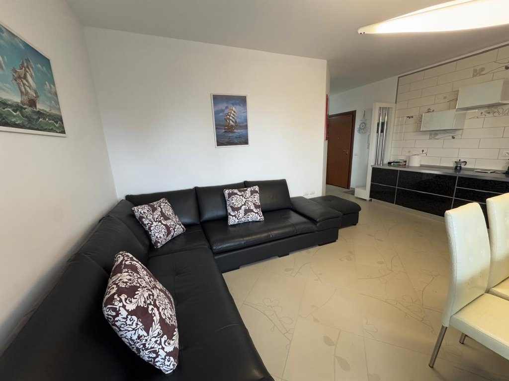 JEPET PER QIRA APARTAMENT 2+1+VERANDE ME PAMJE NE DET DHE 2 POST PARKIMI!