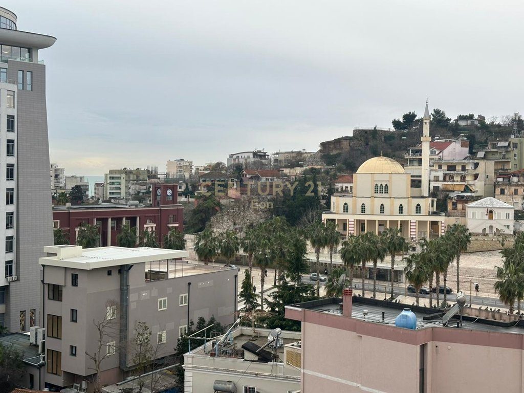 SHESIM APARTAMENT 3+1+2 DHE 3 BALLKONE NE QENDER TE DURRESIT, TEK BASHKIA !