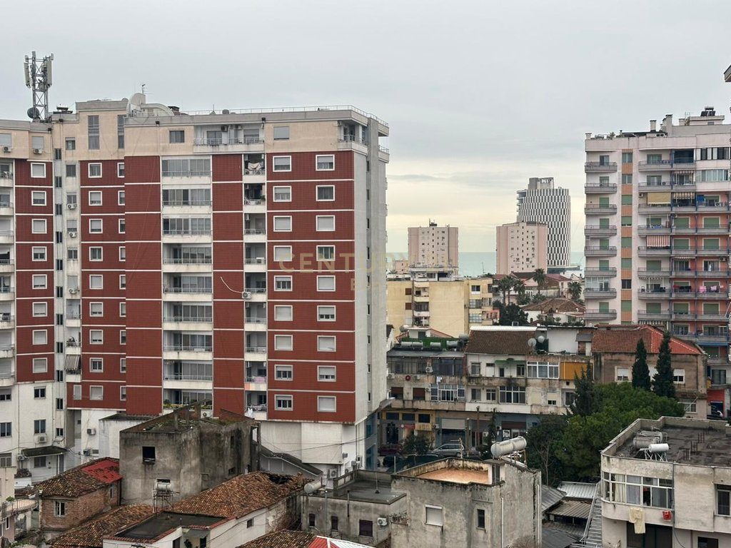 SHESIM APARTAMENT 3+1+2 DHE 3 BALLKONE NE QENDER TE DURRESIT, TEK BASHKIA !