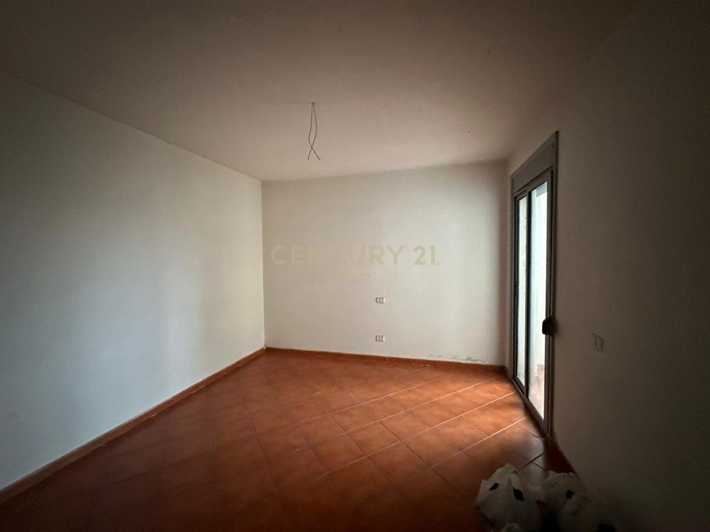 SHESIM APARTAMENT 3+1+2 DHE 3 BALLKONE NE QENDER TE DURRESIT, TEK BASHKIA !