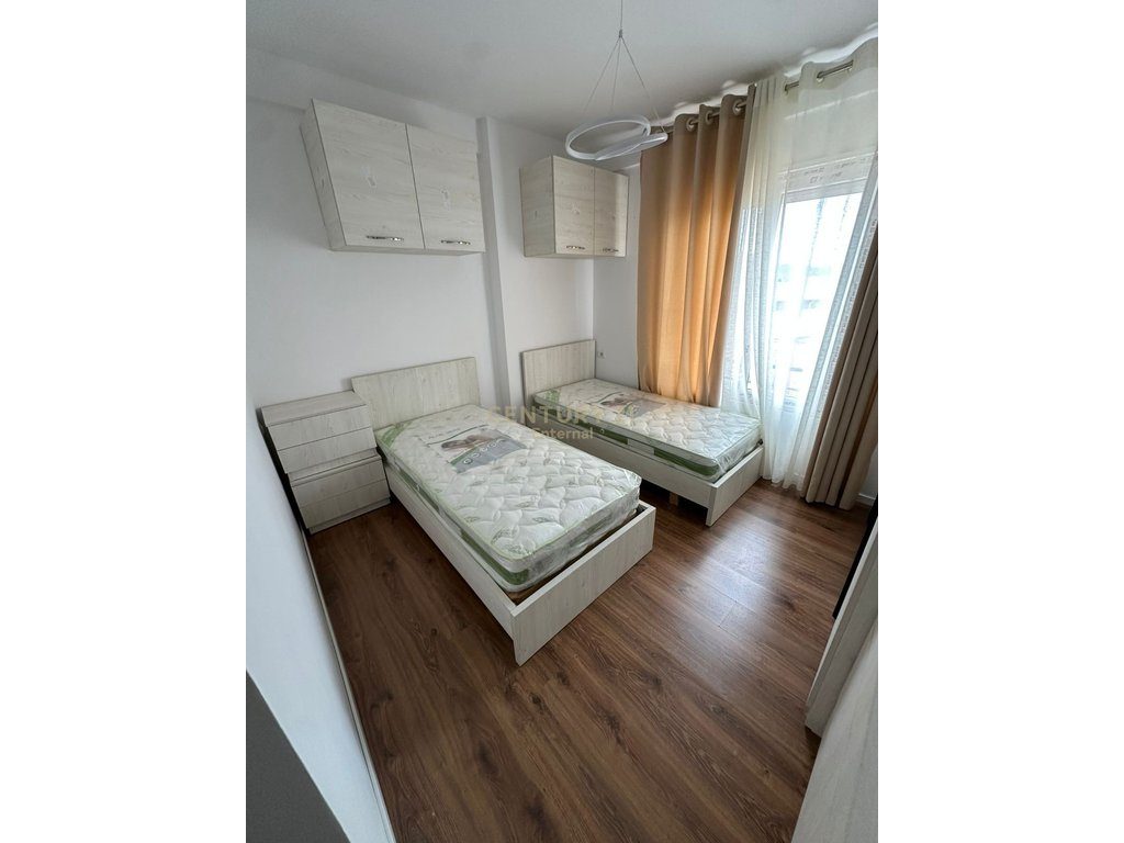 Selite - Jepet me qera 2+1 Prane Xhamise
