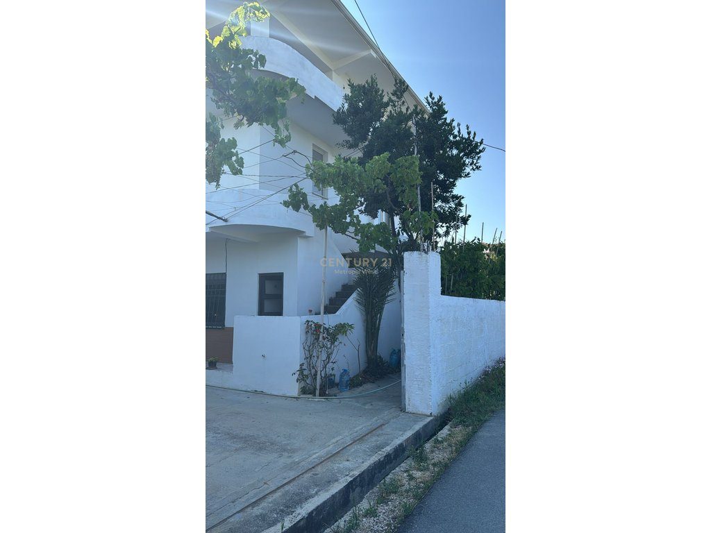 SHITET VILË INDIVIDUALE 3-KATËSHE + PAPAFINGO LAGJJA NR. 13, PLAZH, DURRËS