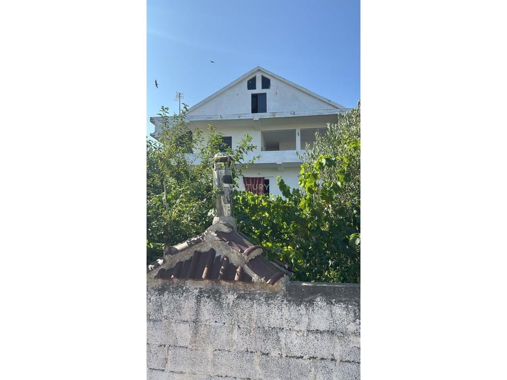 SHITET VILË INDIVIDUALE 3-KATËSHE + PAPAFINGO LAGJJA NR. 13, PLAZH, DURRËS