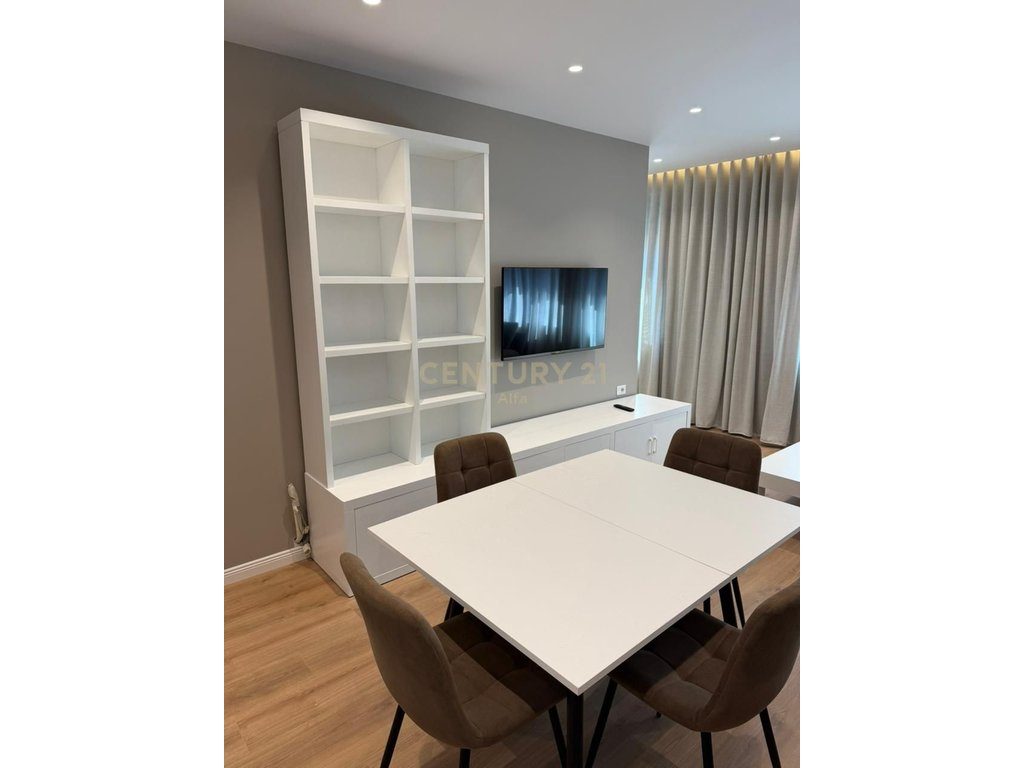 Jepet me qira apartament 1+1+1 Post parkimi në Kompleksin Xheluks,Rruga e Elbasanit!