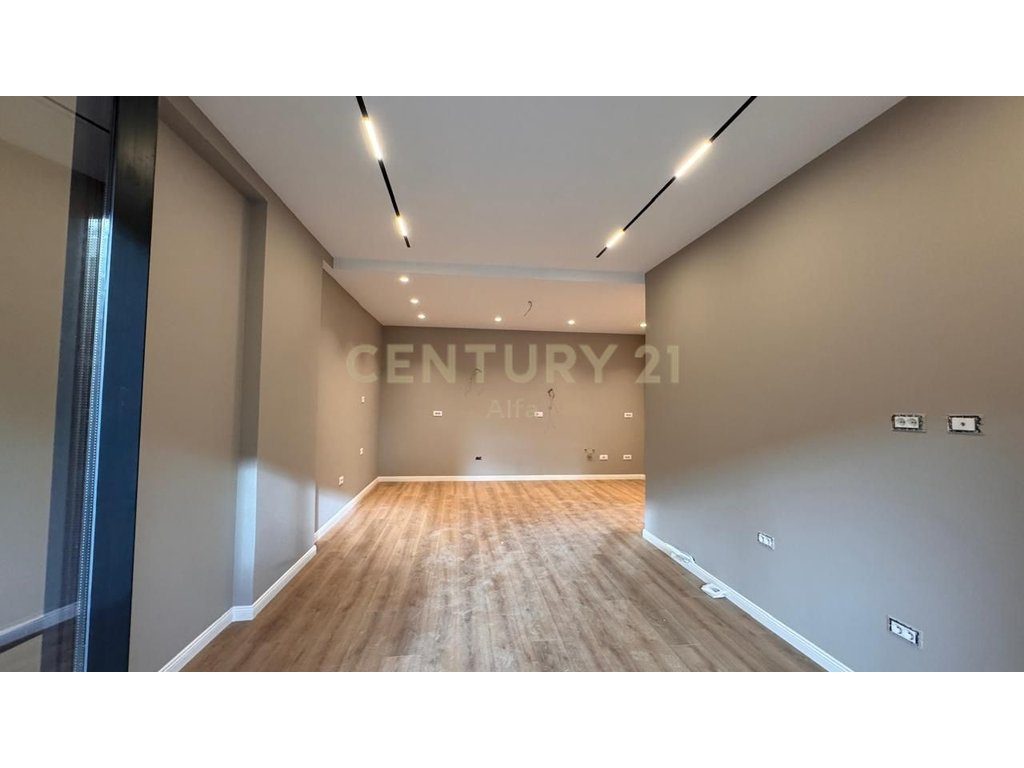 Shitet apartament 1+1 ne Kompleksin Xheluks, Rruga e Elbasanit!