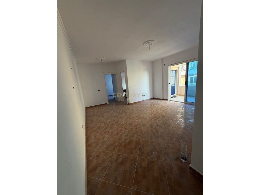 SHITET APARTAMENT 2+1 , PRANE KOMPLEKSIT FLORIDA , PLAZH , DURRES !