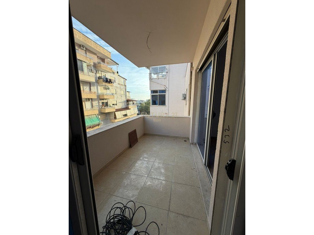 SHITET APARTAMENT 2+1 , PRANE KOMPLEKSIT FLORIDA , PLAZH , DURRES !