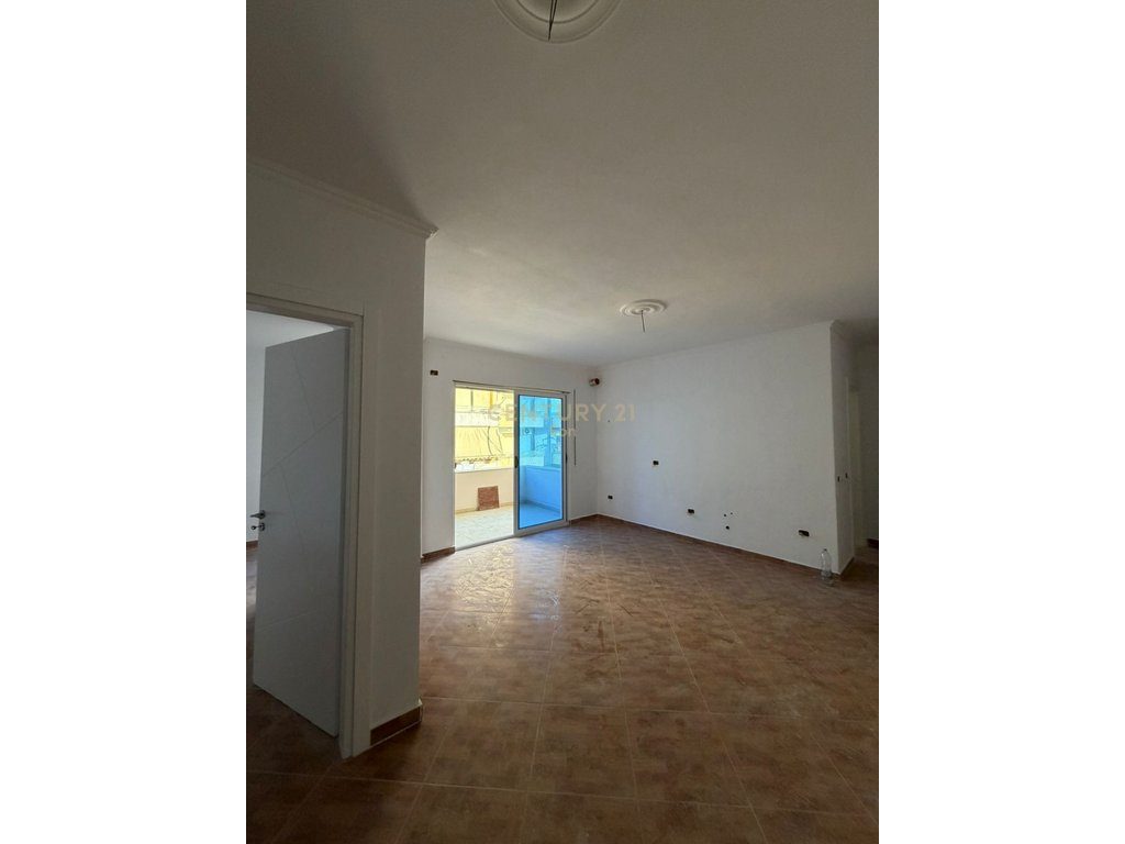 SHITET APARTAMENT 2+1 , PRANE KOMPLEKSIT FLORIDA , PLAZH , DURRES !