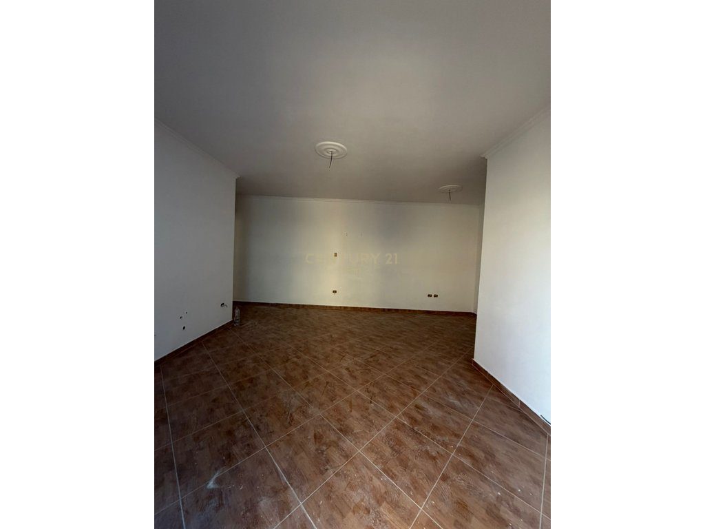 SHITET APARTAMENT 2+1 , PRANE KOMPLEKSIT FLORIDA , PLAZH , DURRES !