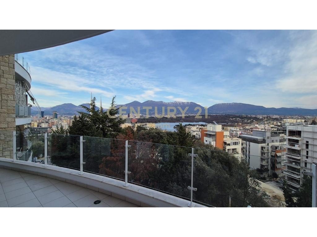 Jepet me qira apartament 2+1+2, me ballkon dhe pamje fantastike nga Liqeni dhe Kopshti Botanik