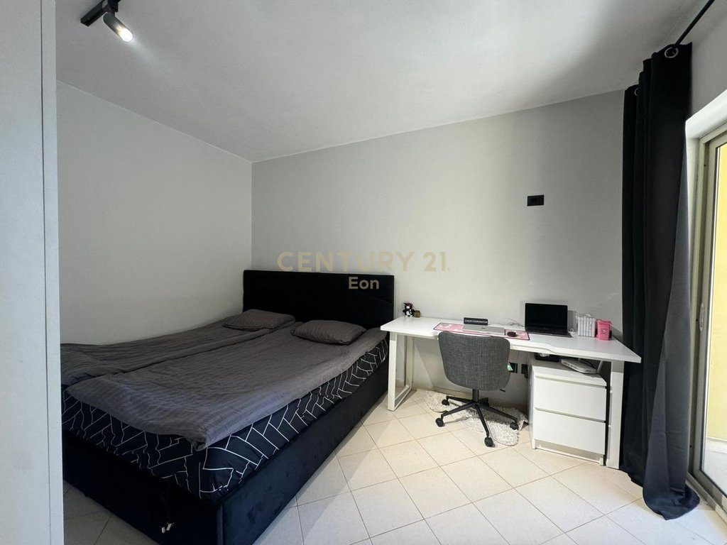 Shitet apartament tek Shkembi i Kavajes, Durres !