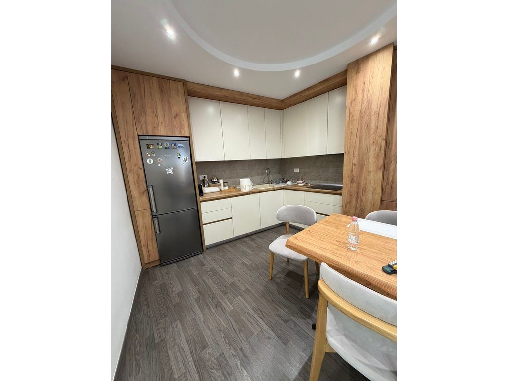 Shitet Apartament 3+1+2 në Rrugën Besim Alla – 270.000 €