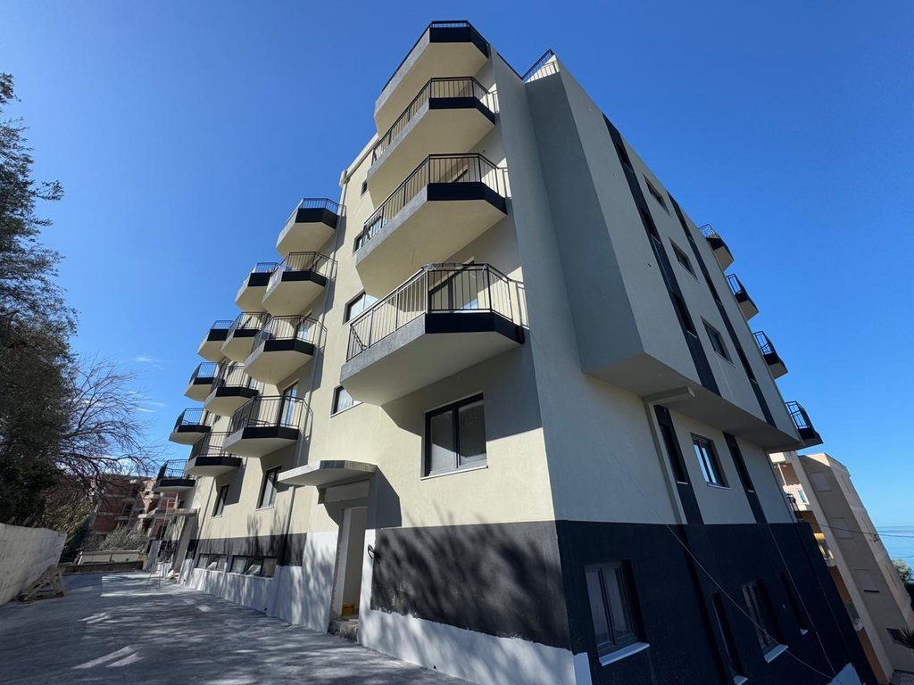 SHITET APARTAMENT ME PAMJE NE DET , NE UJIN E FTOHTE!
