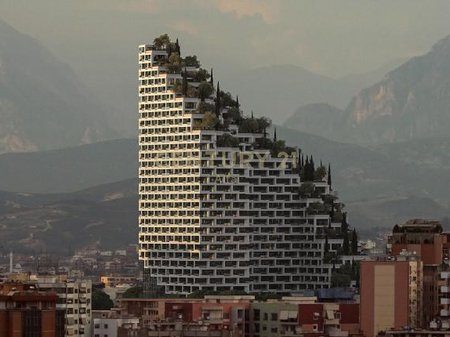 SHITET APARTAMENT & TRUALL 500m² NË LAPRAKË