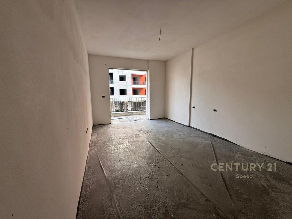 Shitet apartament 3+1+2 në Paskuqan, pranë Bulevardit të Ri!